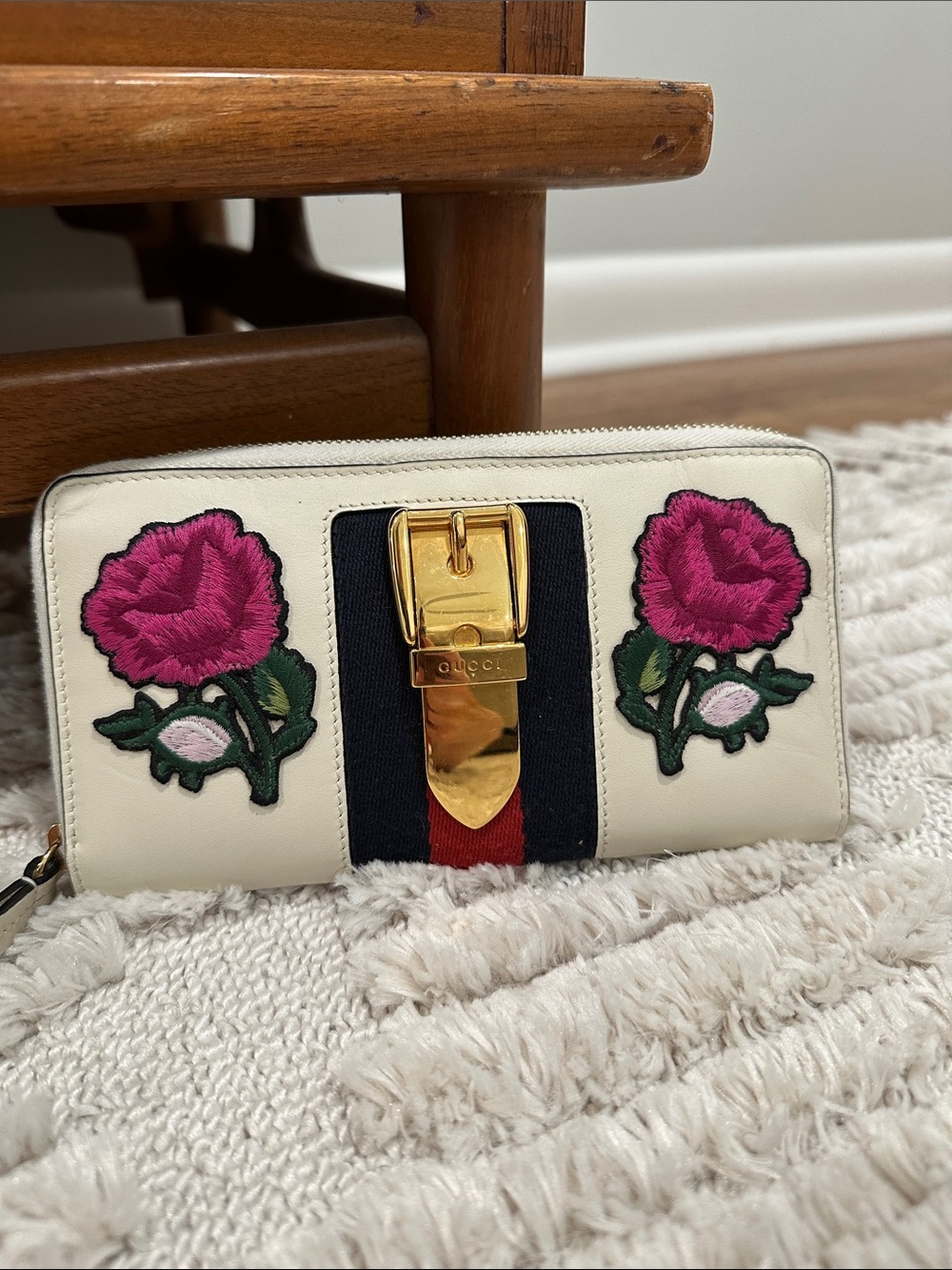 Gucci Sylvie Rose White Embroidered Zip Wallet with Gold Buckle